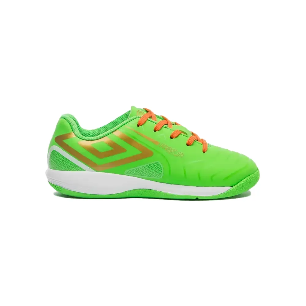 Chuteira infantil de futsal Umbro Pro 5 Jr verde com detalhes em branco e dourado